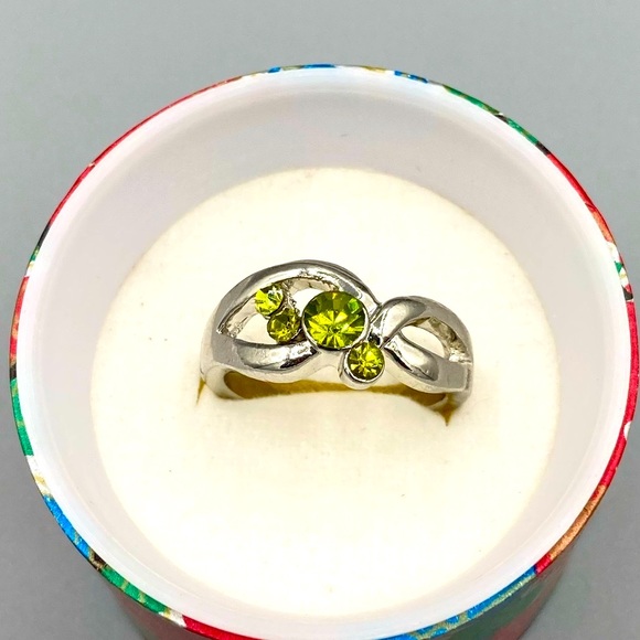 Freeform Fashion Ring with Green Crystal Accents - Picture 1 of 3